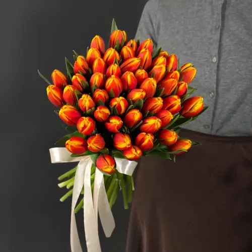 Букет из 51 оранжевого тюльпана