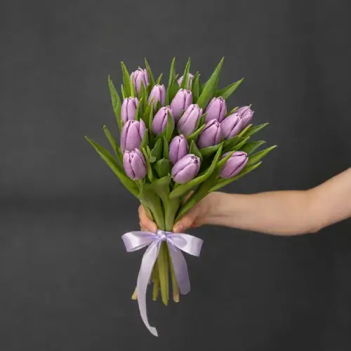Букет из 17 сиреневых тюльпанов 