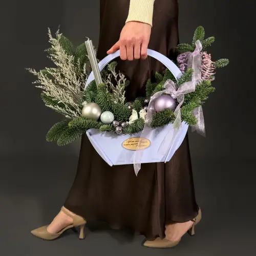 Зимняя композиция " Птичка на ветке" 