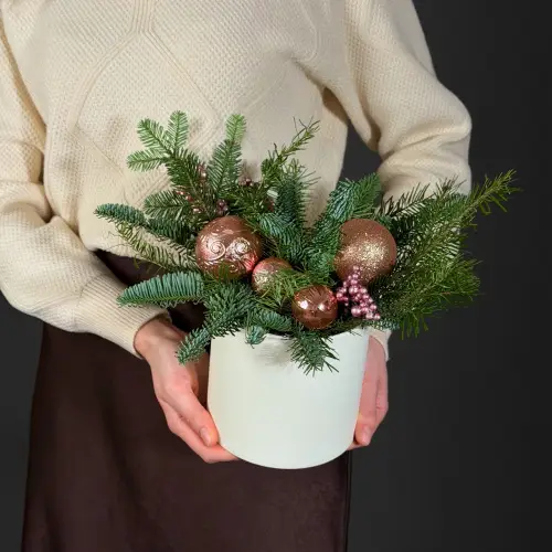 Зимняя композиция "Елочный шарик"