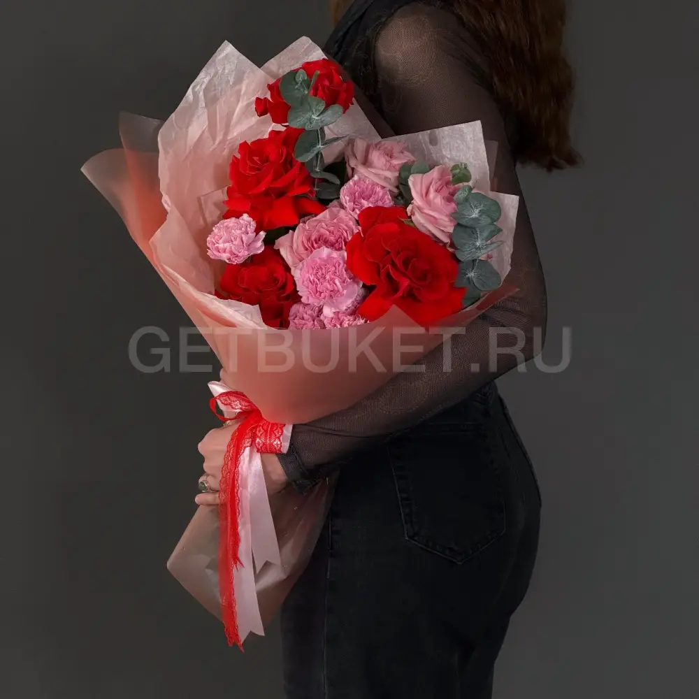 222810 Букет из роз с эвкалиптом и гвоздикой 