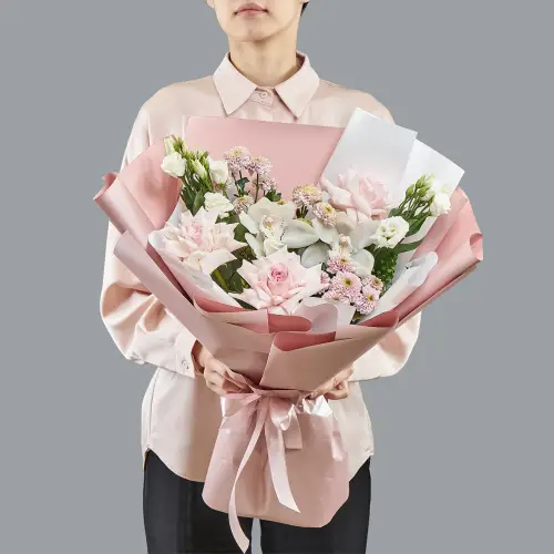 Букет кустовых хризантем, роз и орхидеи