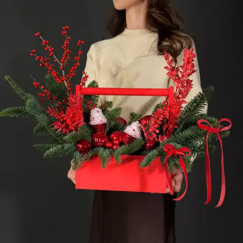 Зимняя композиция "Красное мороженое"