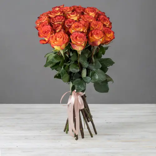 Букет из 25 ярких оранжевых роз