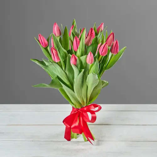 Букет из 15 красных тюльпанов