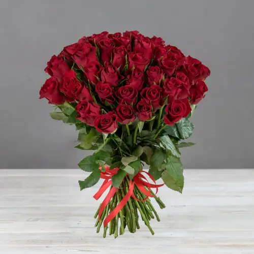 Букет из 51 красной кенийской розы